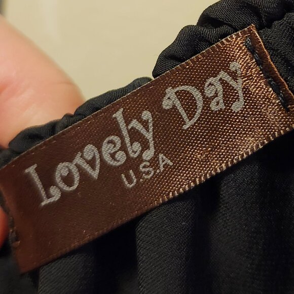 CUTE AND FUN UPSCALE BLACK ROMPER WITH RUFFLED SHOULDER~ - Picture 10 of 11